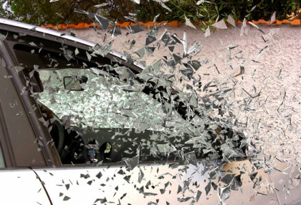 Bezpieczeństwo na auto złomie: jak zapewnić bezpieczne warunki pracy